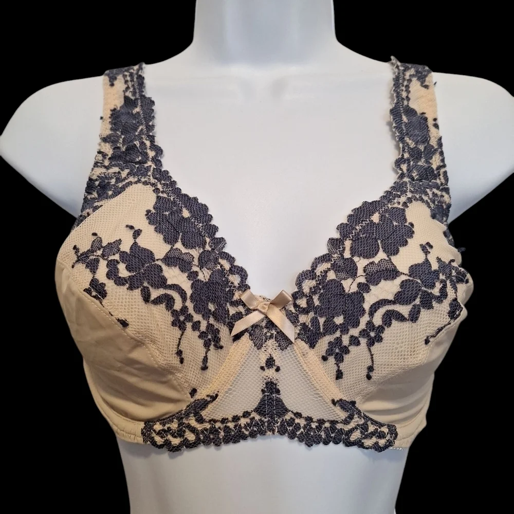 Cream and Navy Blue Lace Overlay Full-Coverage Bra. 36C. No Padding - Picture 1 of 5